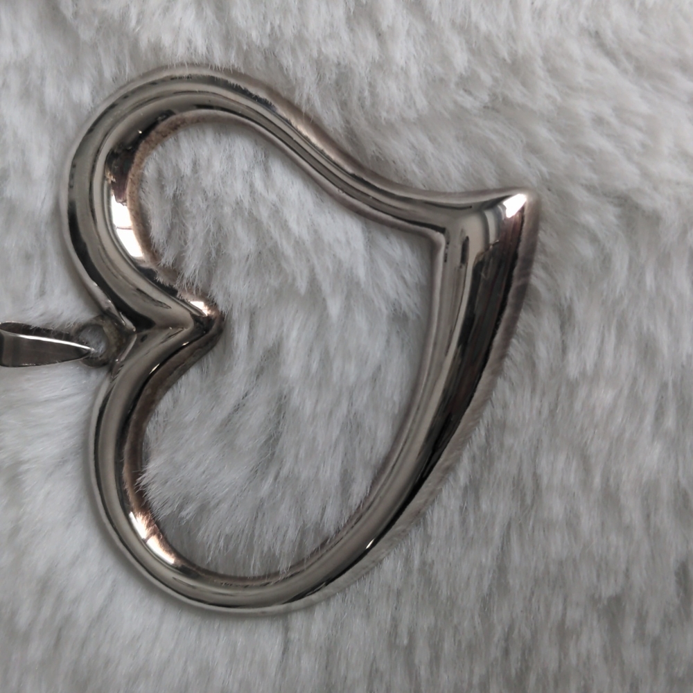 Heart-shaped pendant